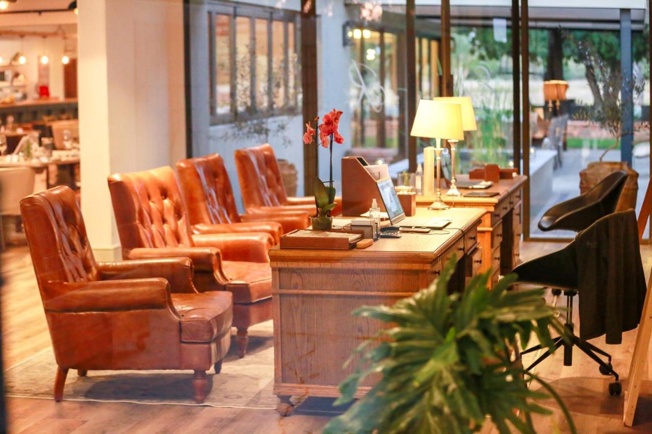 Otjiwa Safari Lodge Очиваронго Екстериор снимка