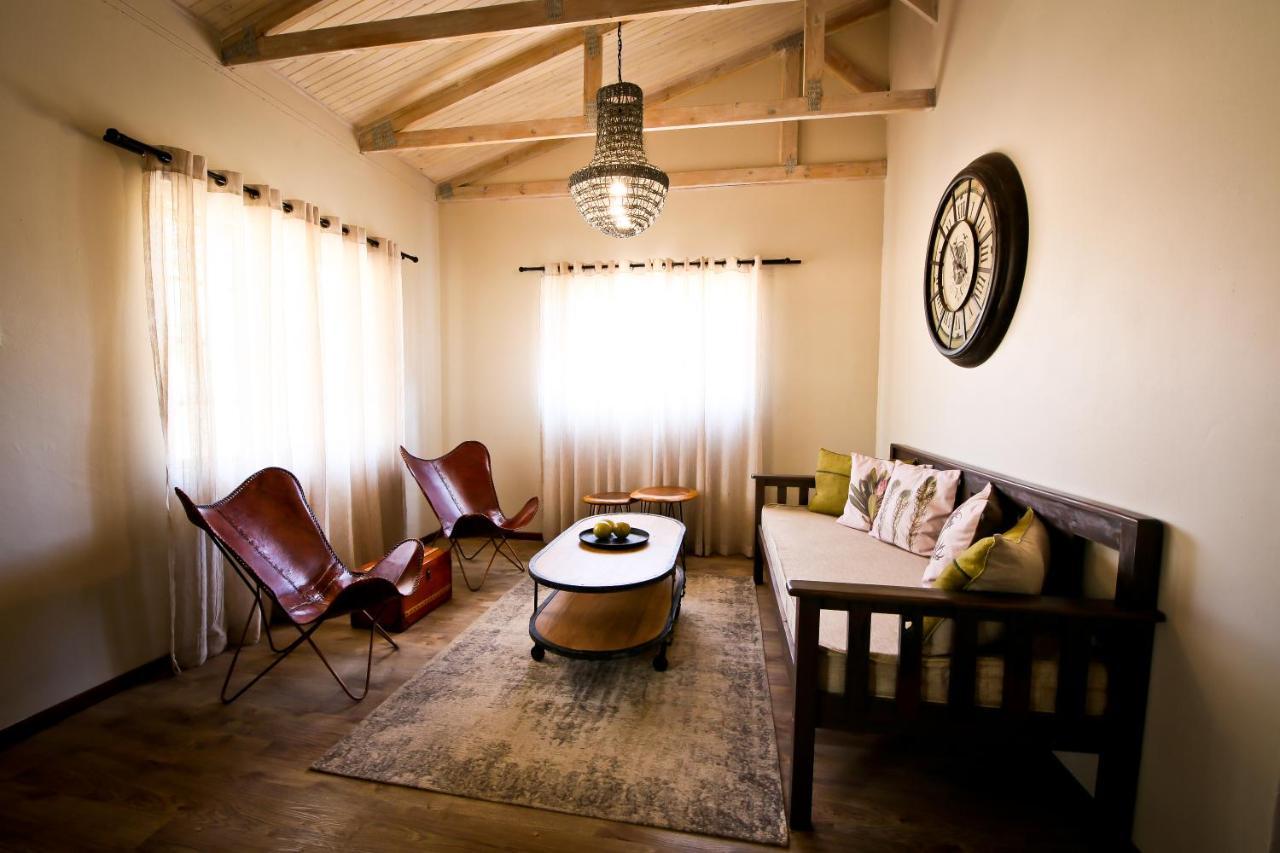 Otjiwa Safari Lodge Очиваронго Екстериор снимка