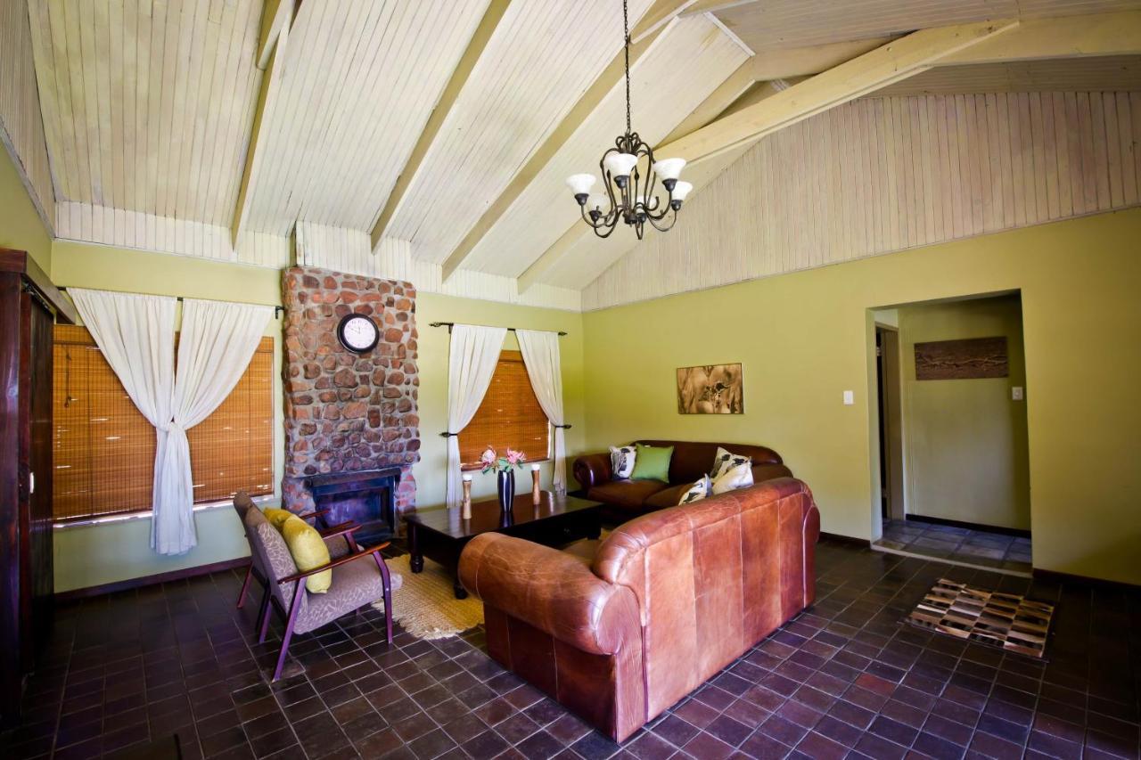 Otjiwa Safari Lodge Очиваронго Екстериор снимка
