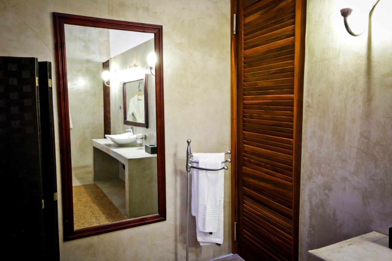 Otjiwa Safari Lodge Очиваронго Екстериор снимка
