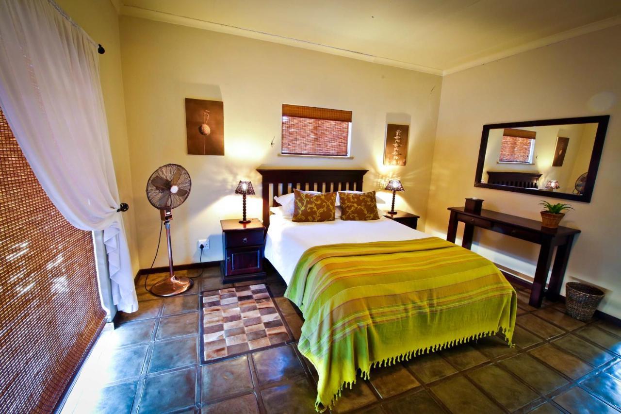 Otjiwa Safari Lodge Очиваронго Екстериор снимка