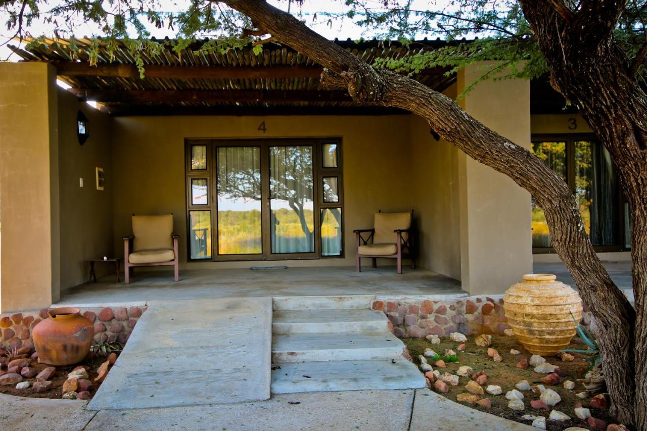Otjiwa Safari Lodge Очиваронго Екстериор снимка