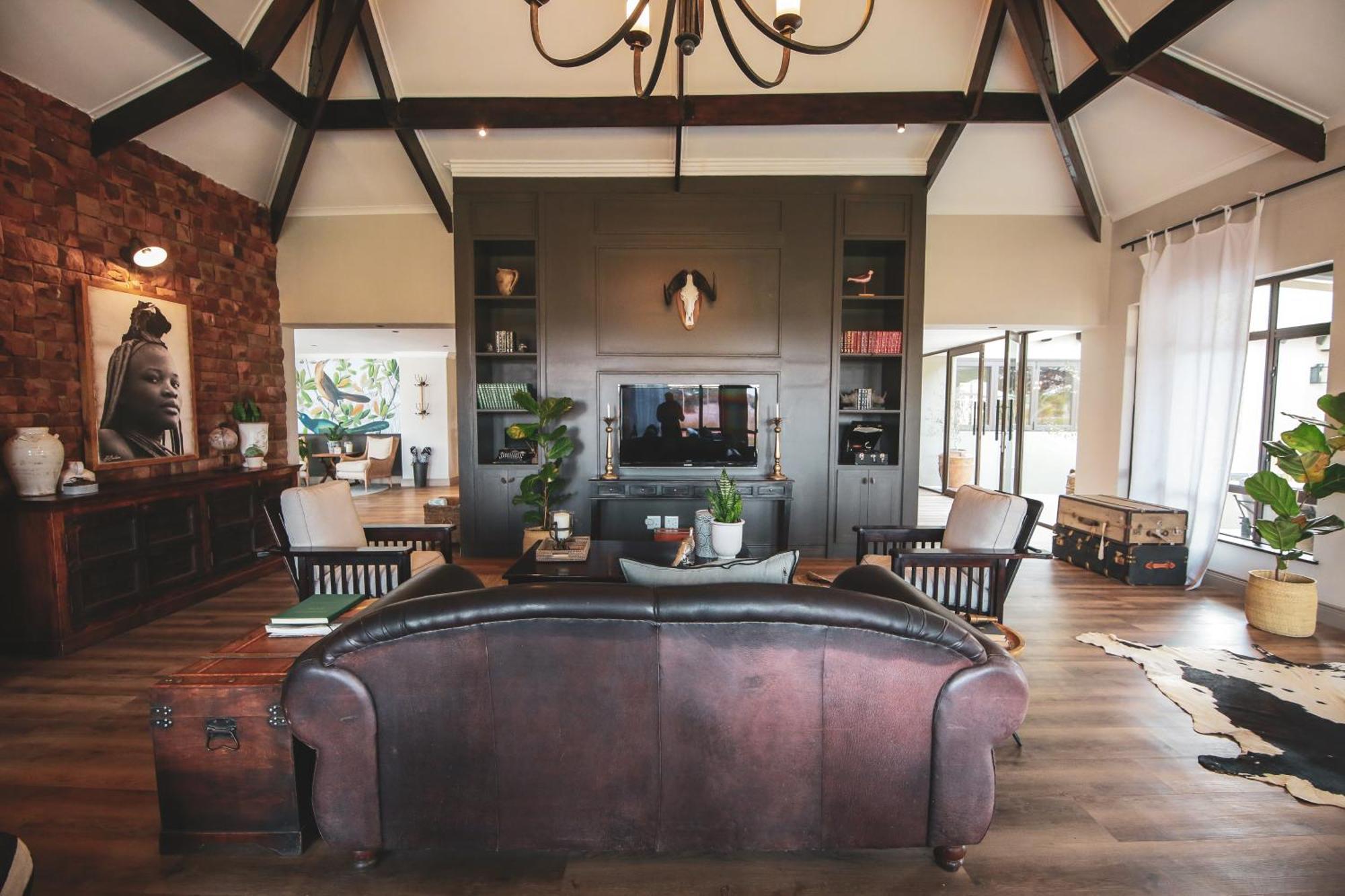 Otjiwa Safari Lodge Очиваронго Екстериор снимка