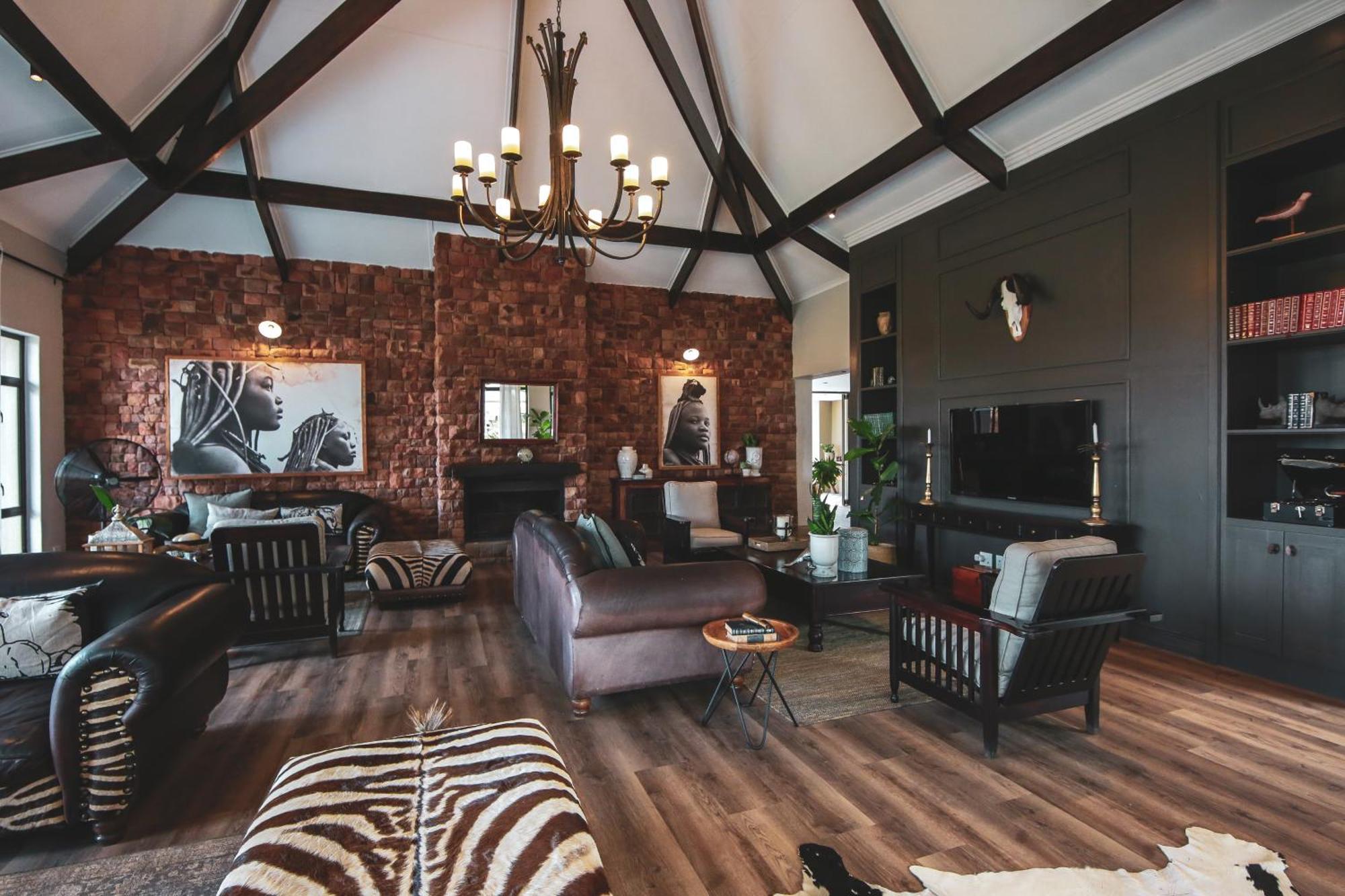 Otjiwa Safari Lodge Очиваронго Екстериор снимка