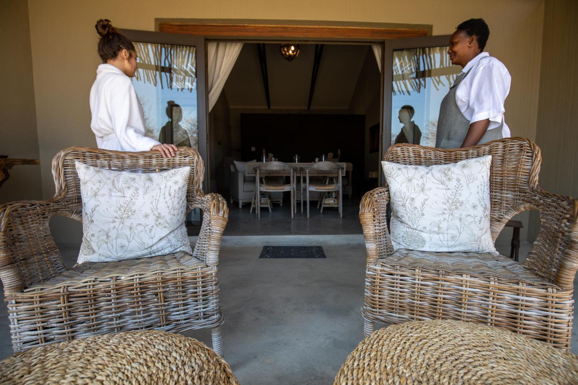 Otjiwa Safari Lodge Очиваронго Екстериор снимка