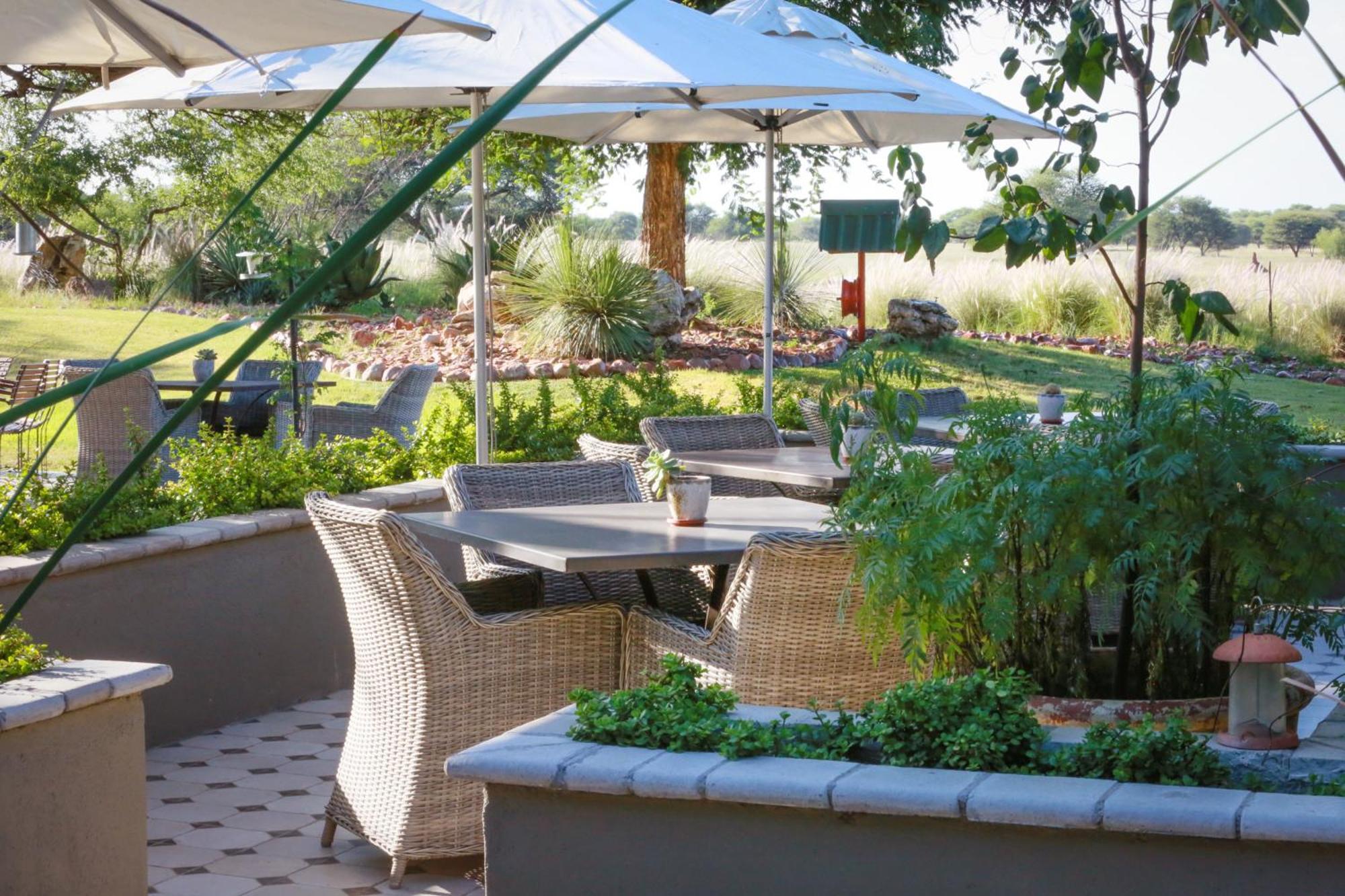 Otjiwa Safari Lodge Очиваронго Екстериор снимка