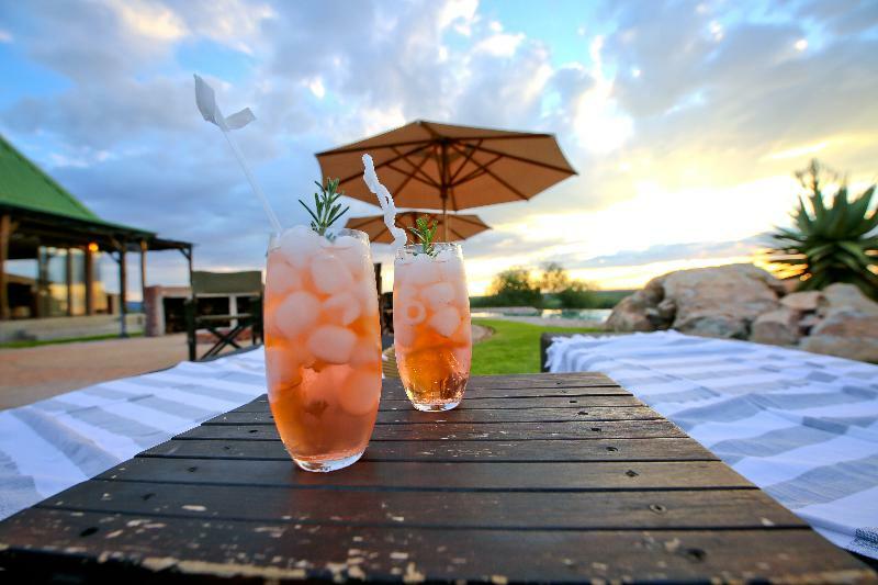 Otjiwa Safari Lodge Очиваронго Екстериор снимка