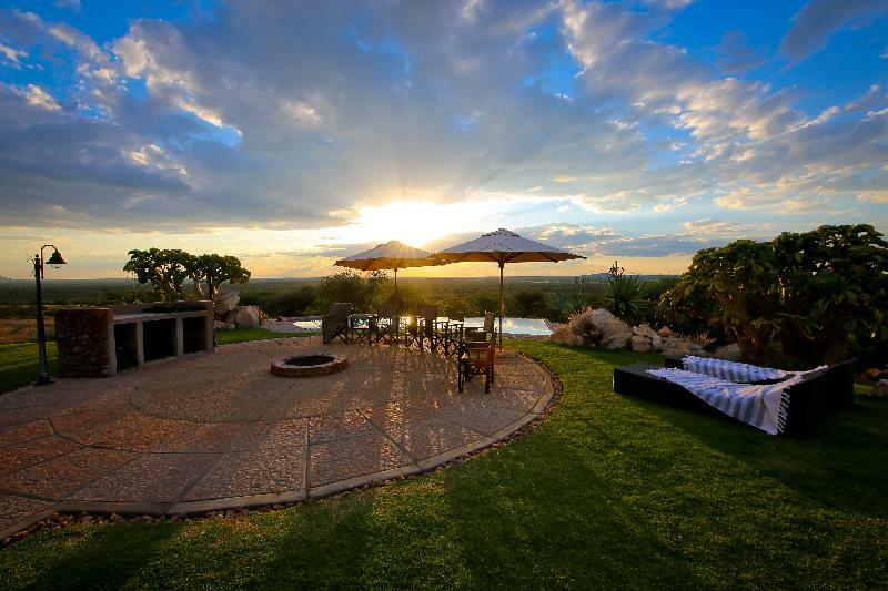 Otjiwa Safari Lodge Очиваронго Екстериор снимка