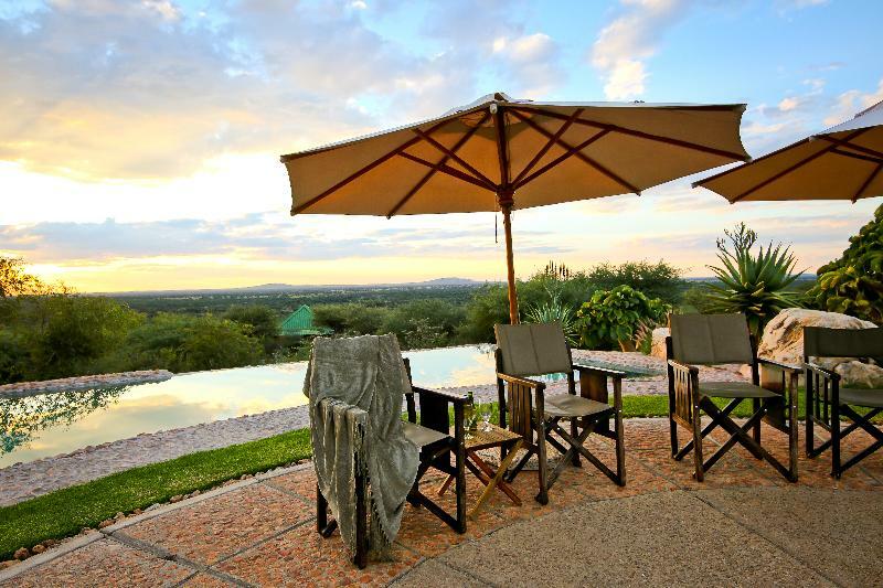 Otjiwa Safari Lodge Очиваронго Екстериор снимка